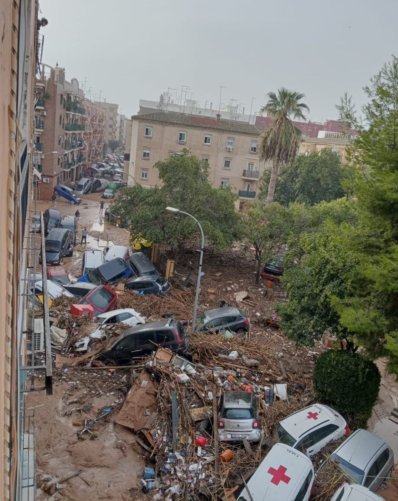 Inundații catastrofale în Valencia: cel puțin 95 de morți, 22 de români sunt dați dispăruți. Ce este fenomenul meteo DANA care a declanșat infernul