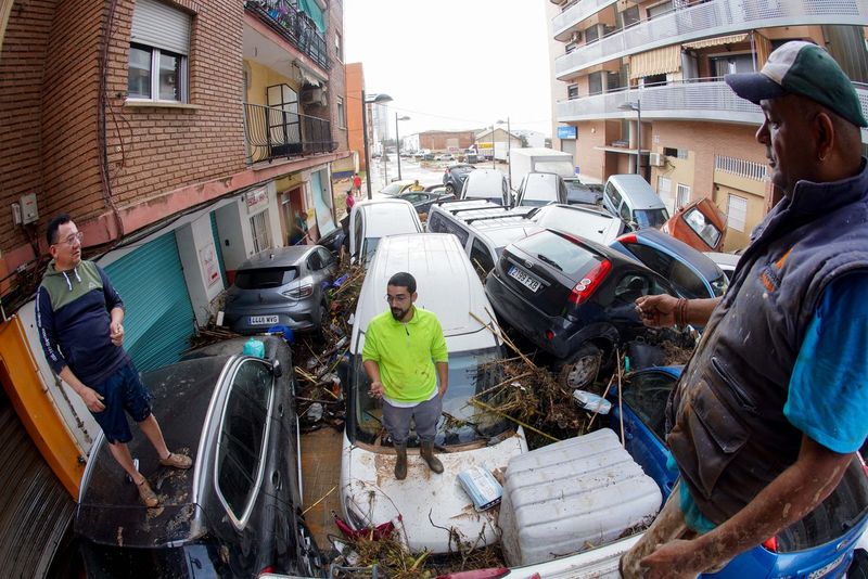 Trei români din Spania, găsiți morți într-un garaj