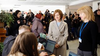 Maia Sandu a votat: "Hoţii vor să ne cumpere ţara"