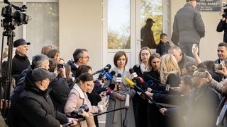 Maia Sandu a votat: "Hoţii vor să ne cumpere ţara"