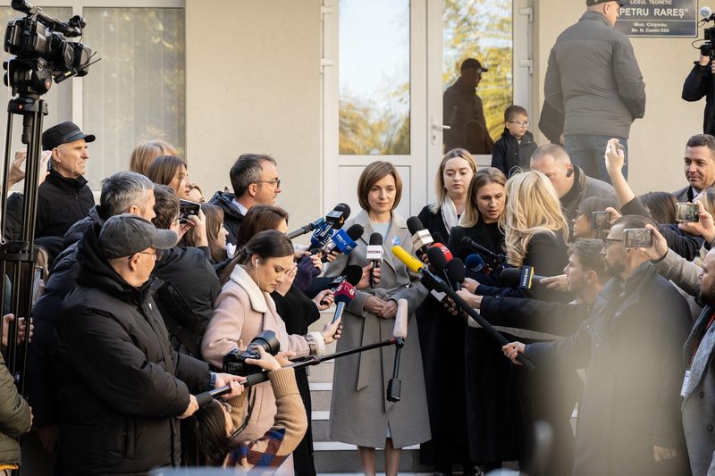 Maia Sandu a votat: "Hoţii vor să ne cumpere ţara"