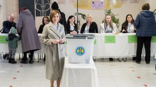 Maia Sandu a votat: "Hoţii vor să ne cumpere ţara"