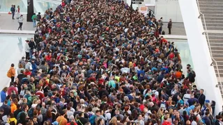 VIDEO Imagini impresionante &icirc;n Valencia: peste 100.000 de voluntari după inundațiile apocaliptice