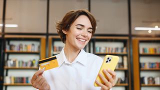 VIDEO Cardul pentru tineret, în dezbatere publică! Când ar putea fi emis?