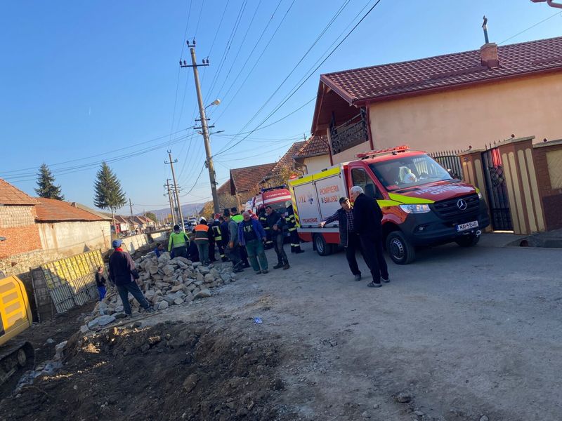 muncitor mort, barbat ranit, alba 