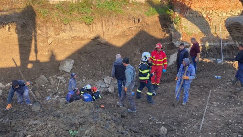 muncitor mort, barbat ranit, alba 