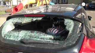 VIDEO &bdquo;Le-a găsit aruncate mai sus&rdquo;. Au distrus 30 de mașini...din plictiseală