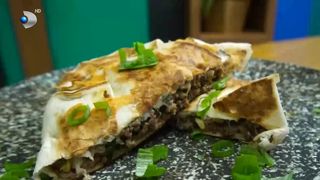VIDEO Tortilla cu mozzarella și carne de vită, o rețetă simplă și foarte gustoasă