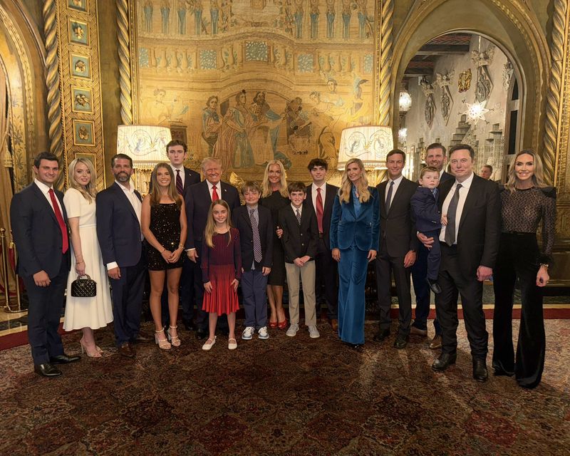 De ce lipsește Melania Trump din poza de familie