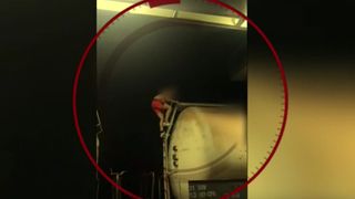 VIDEO Tineri nenorociți de o joacă inconștientă. Din ce &icirc;n ce mai mulți copii ajung &icirc;n stare gravă după ce se urcă pe trenuri 