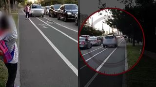 Pietonii &icirc;mpart trotuarul cu bicicliștii și șoferii