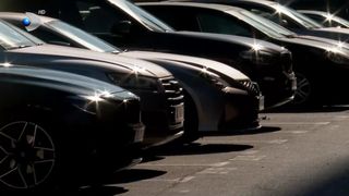 VIDEO &bdquo;E un efort financiar&rdquo;. Locul de parcare, mai scump dec&acirc;t mașina