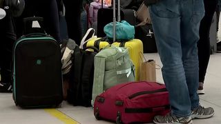 VIDEO &bdquo;Verificăm cu mare atenție sursa mesajului&rdquo;. &Icirc;nșelătorie online cu bagaje de v&acirc;nzare