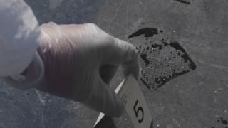 VIDEO Bolnav psihic, lăsat liber după ce și-a ucis mama. A înscenat un suicid pentru a scăpa basma curată