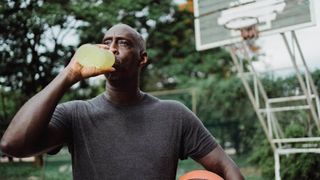 Importanța electroliților &icirc;n dieta zilnică a unui sportiv activ