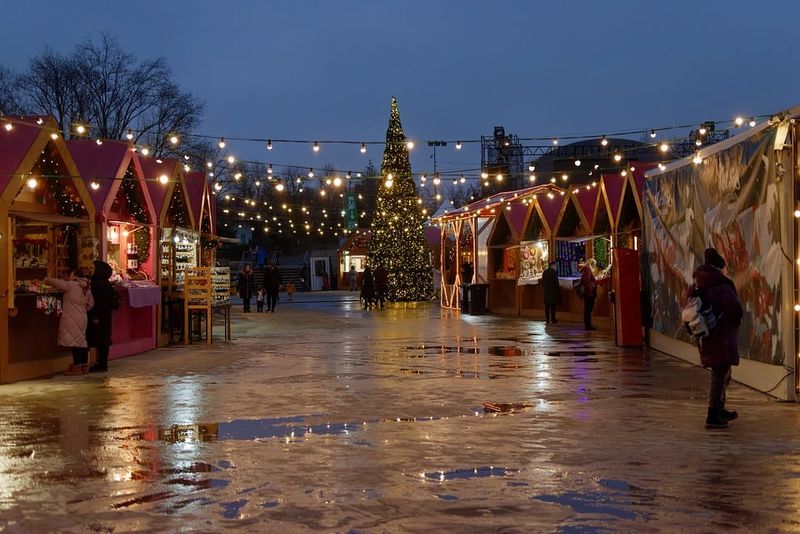 Când se aprind luminițele de Crăciun în București în 2024?