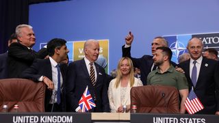 Joe Biden se grăbește să-i trimită Ucrainei "ultima tranșă" de 6 miliarde de dolari înainte ca Trump să închidă robinetul