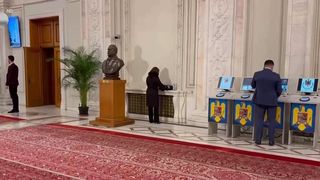 VIDEO „Nu e răcoare, e ger aici”. Parlamentul, cufundat în frig