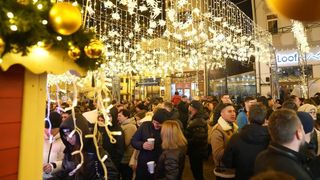 La ce oră se aprind luminițele de la T&acirc;rgul de Crăciun din Craiova 2024