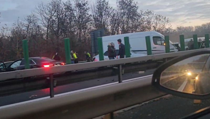 VIDEO Accident în lanț cu 12 mașini pe autostrada A3, din cauza poleiului. 26 de victime, a fost activat Planul Roșu de intervenție
