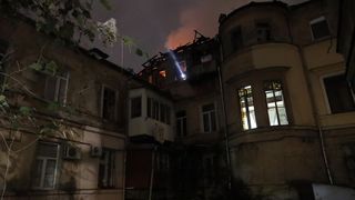 Rusia intensifică p&acirc;rjolul asupra Ucrainei. Mame și copii, morți &icirc;n atacurile din Odesa și orașul natal al lui Zelenski