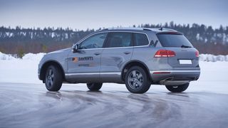 Verificarea unghiurilor direcției la schimbarea pneurilor de sezon 