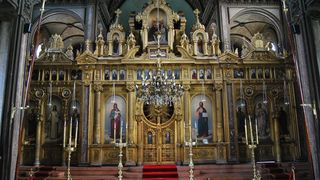 Ce sărbătoare este &icirc;n Calendarul ortodox pe 17 noiembrie 2024? Doi mari sfinți sunt prăznuiți &icirc;n această zi: &rdquo;Facătorul de Minuni&rdquo; și primul sf&acirc;nt canonizat &icirc;n calitate de iconograf