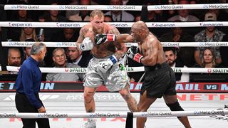 Mike Tyson vs Jake Paul. Cine a c&acirc;știgat meciul secolului și primele declarații: Am &icirc;ncercat să-l rănesc puțin!