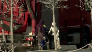 VIDEO Scurgere de gaze periculoase după forarea unui puț în apropiere de Târgoviște. Localnicii trăiesc cu teamă 