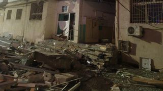 Explozie uriașă &icirc;ntr-un bloc din Brăila. 16 apartamente au fost distruse și o grădiniță din apropiere. 50 de oameni, evacuați &icirc;n miezul nopții