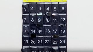 VIDEO Telefoane interzise doar &icirc;n teorie &icirc;n sălile de clasă. Cum reușesc elevii să păcălească regulamentul