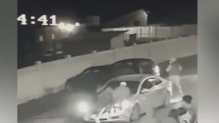 VIDEO Doi tineri din Bacău, la un pas să provoace o tragedie. Unul dintre adolescenți a ajuns direct la spital