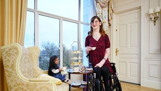 VIDEO Cea mai înaltă femeie din lume s-a întâlnit cu cea mai mică. Momentul incredibil a fost filmat