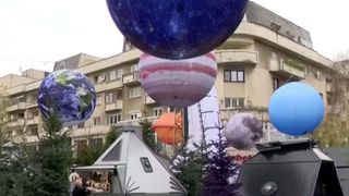 VIDEO „Invazie” bulgărească la târgul de Crăciun din Craiova. Turiștii sunt extrem de încântați de decorațiuni 