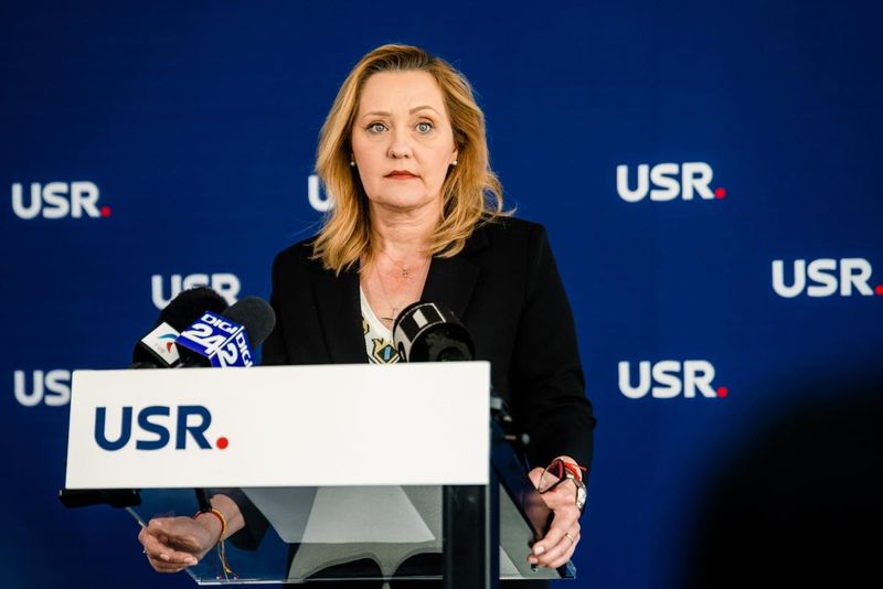 Elena Lasconi este în turul II al Alegerilor prezidențiale, cu un avans de câteva mii de voturi față de Marcel Ciolacu.