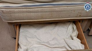 Cine este femeia care şi-a ţinut fetiţa ascunsă 3 ani în sertarul de sub pat. ”Am vrut să păstrez secretul" 