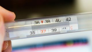 Cum să gestionezi simptomele de răceală la cei mici: Ghid pentru părinți 