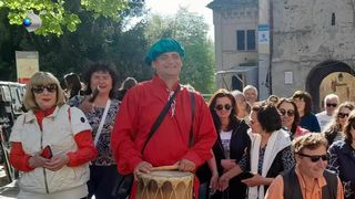 VIDEO &bdquo;E greu, dar mergem &icirc;nainte&rdquo;. Un toboșar...cu istorie