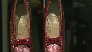 VIDEO Pantofii din „Vrăjitorul din Oz”, scoși la licitație