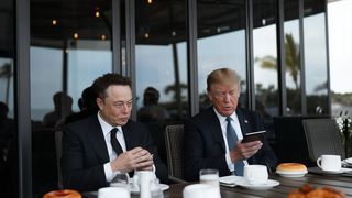 Elon Musk, un oaspete permanent la Mar-a-Lago
