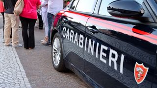 Un român a fost lăsat să moară pe șosea, în Italia. Șoferul care l-a lovit cu mașina a fugit de la locul accidentului