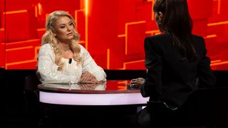 Emilia Ghinescu, &icirc;ndrăgita c&acirc;ntăreață de muzică populară și de petrecere, invitată la &rdquo;40 de &icirc;ntrebări cu Denise Rifai&rdquo;, duminică, de la ora 23:00, la Kanal D