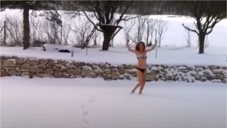 Cristela Georgescu, în costum de baie în zăpadă. Imagini virale cu soția lui Călin Georgescu 