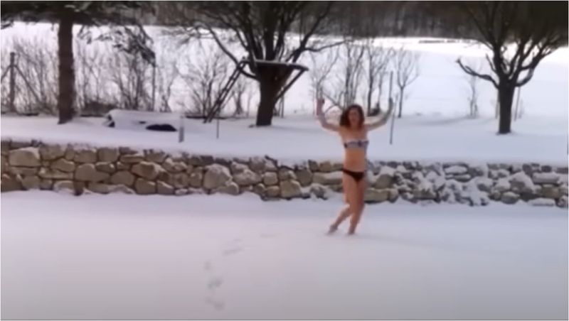 Cristela Georgescu, în costum de baie în zăpadă. Imagini virale cu soția lui Călin Georgescu 