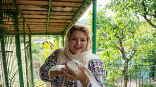 VIDEO Diana Șoșoacă, audiată pentru comemorarea liderului Mișcării Legionare la T&acirc;ncăbești. Liderul SOS despre parada de Ziua Națională a Rom&acirc;niei: &bdquo;Am dat URSS pe SUA&rdquo;