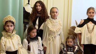 VIDEO „Este foarte comodă”. Ia - iz nou pentru o piesă cu tradiție