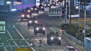 Au ieșit tancurile pe străzile din Coreea de Sud