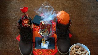 Moș Nicolae vine la noapte. Ce tradiții este bine să respectăm?