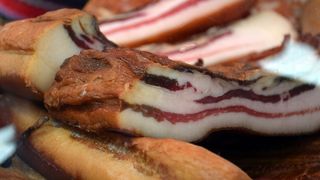 Șuncă fiartă &icirc;n zeamă de varză - rețetă