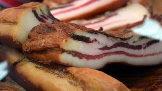 Cât costă un kilogram de șuncă / slănină de porc înainte de Crăciun 2024?